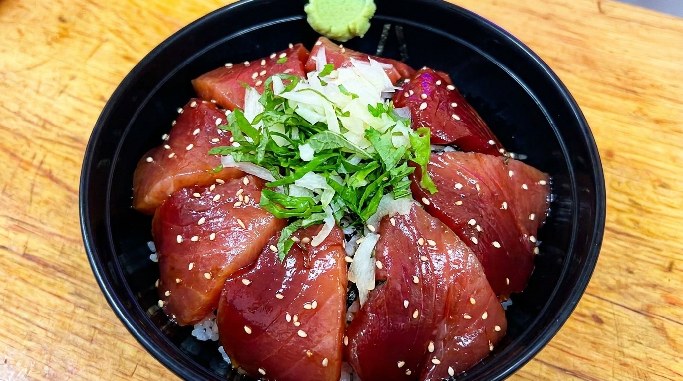 Maguro Zuke Don (Japońska miska ryżu z marynowanym tuńczykiem)