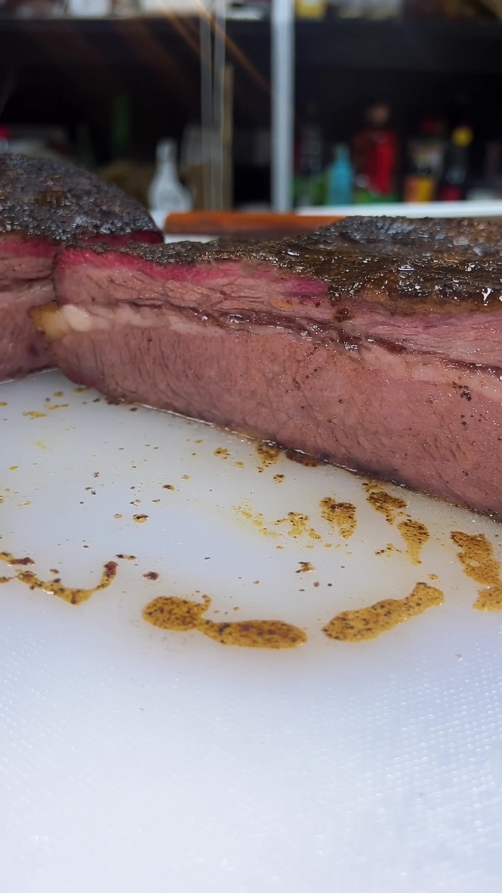 Wędzony mostek wołowy Wagyu w stylu amerykańskim