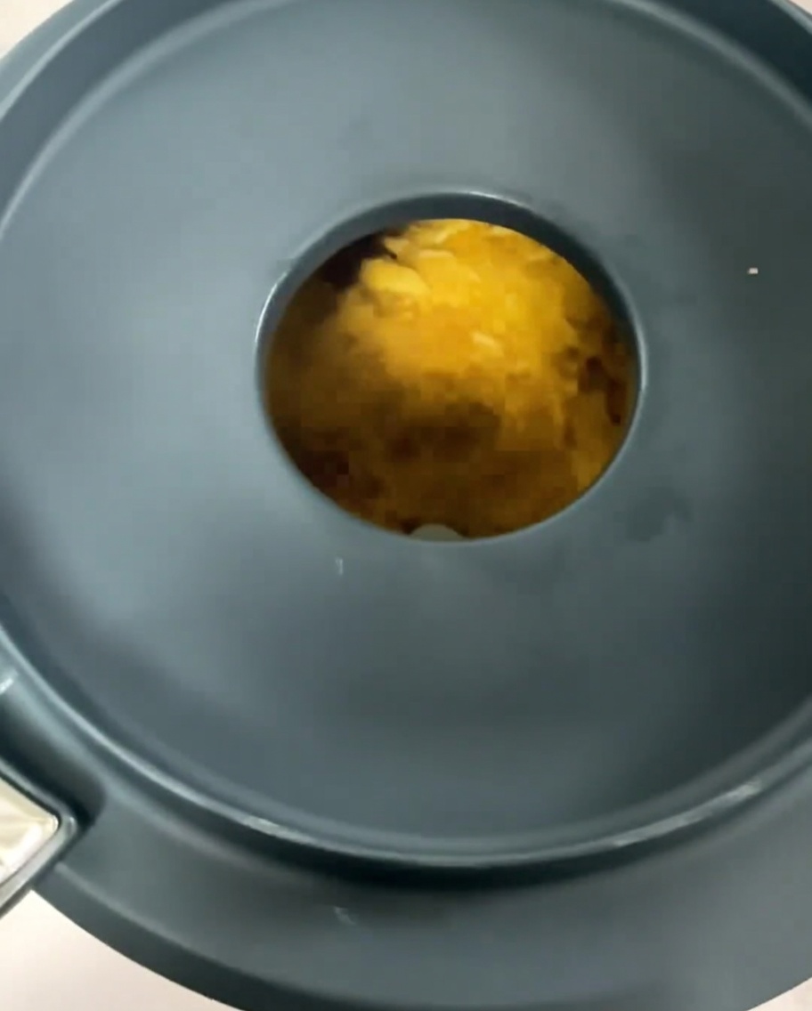 Zupa blendowana na gładkie, żółte puree.