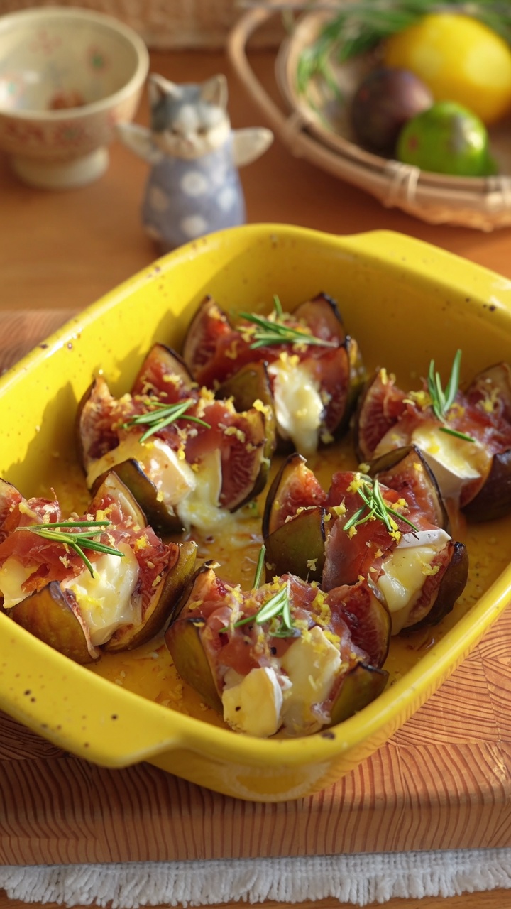 Pieczone figi faszerowane serem Brie i szynką