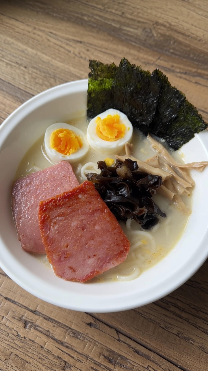 Szybki Ramen w stylu Tonkotsu