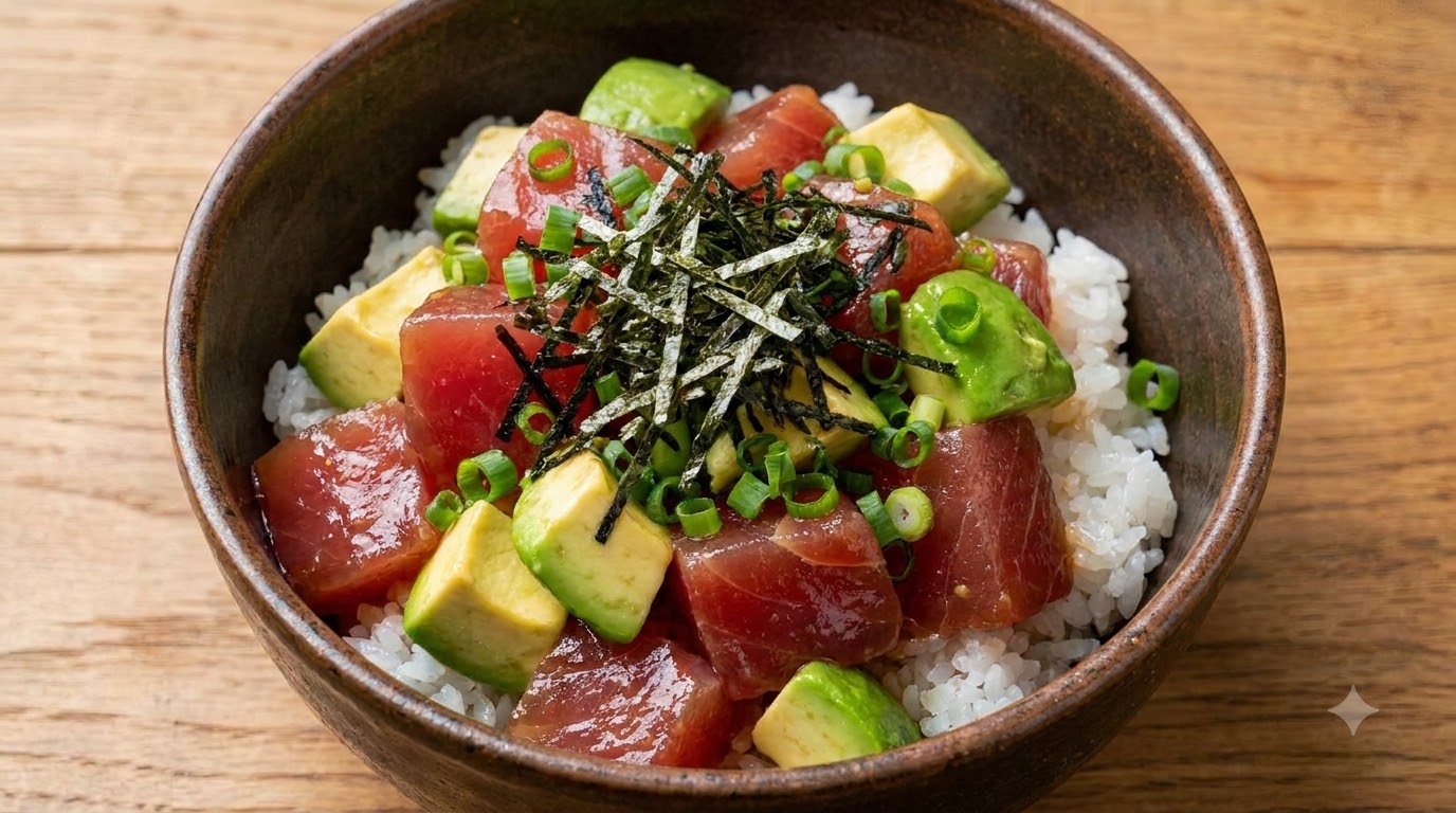 Kremowe Poke Bowl z Tuńczykiem i Awokado